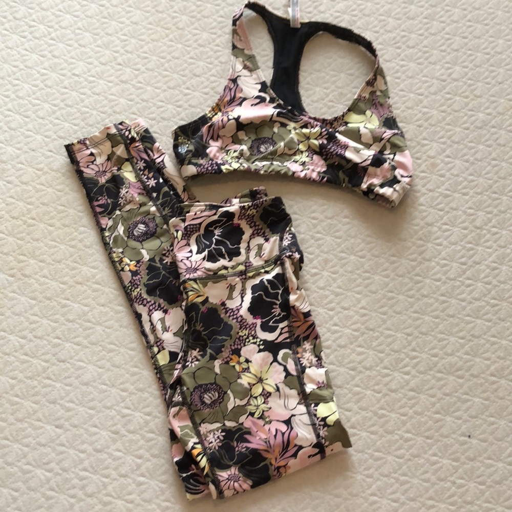 Yoga sport bra and yoga pants